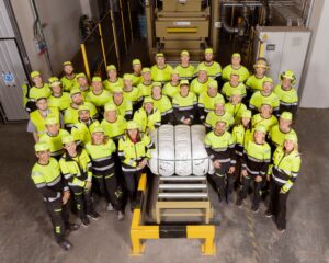 Group of operators surrounding the first bale of TreeToTextile fibers